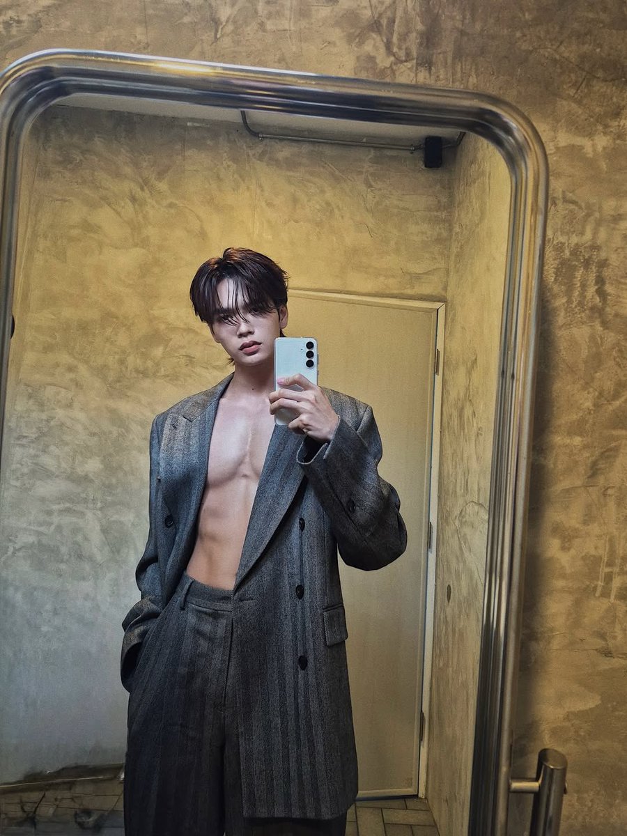 markjrtnfanclub's tweet image. มาร์ค จิรันธนินทำอะไร รบกวนติด warning ⚠️‼️

#Mensfolioth #Mensfoliothailand 
#markjrtn