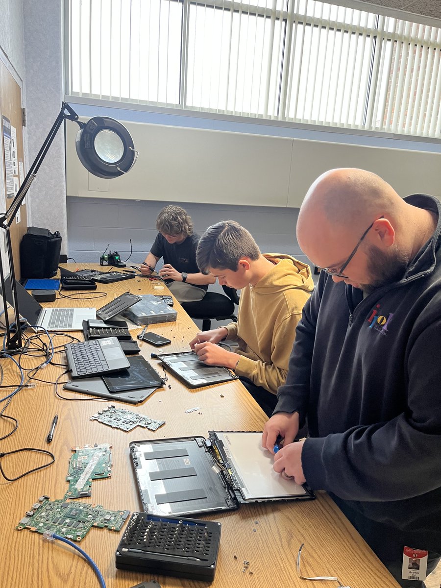 Maconaquah Tech tweet media