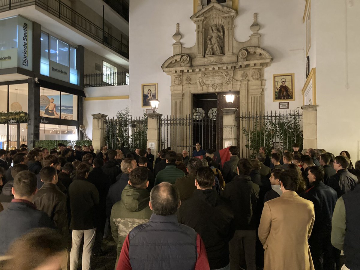 falange_sevilla's tweet image. Misa por el alma de José Antonio.
¡¡¡PRESENTE!!!