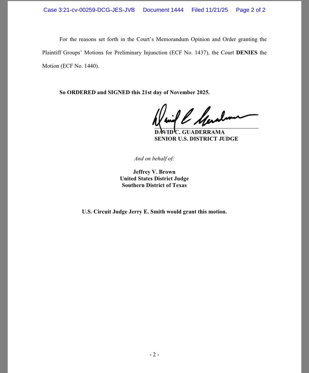 mcpli's tweet image. NEW: The 3-judge panel in Texas has denied the state’s request to stay the ruling striking down the congressional map. Judge Smith would have granted the stay. 

Under procedural rules, Texas is now clear to seek a stay at SCOTUS. #txlege