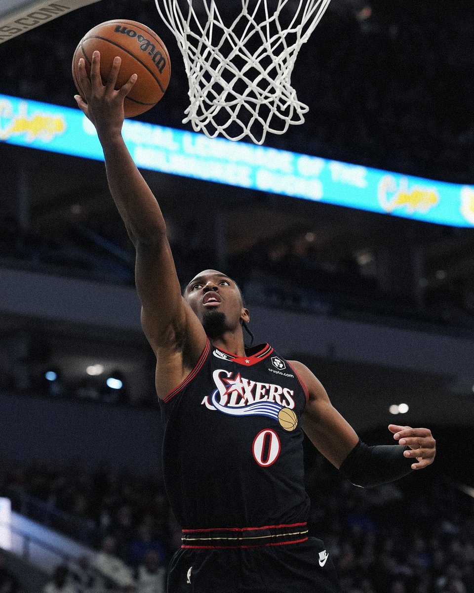 🌟 MAXEY JOINS ELITE SCORING HISTORY 🌟

Tyrese Maxey became just the FOURTH player in NBA HISTORY to total 500+ points and 100+ assists in the first 15 games of a season!

The others?

Luka Dončić (2022-23)
James Harden (2019-20)
Allen Iverson (2005-06)  