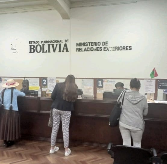 MRE_Bolivia's tweet photo. Esta certificación evidencia la capacidad del personal del @MRE_Bolivia (Dirección de la Apostilla) para brindar un servicio eficiente, responsable y transparente, en beneficio de los usuarios, reafirmando el compromiso institucional con el cumplimiento y la mejora continua.
2/2 https://t.co/b0qCOfRjN4