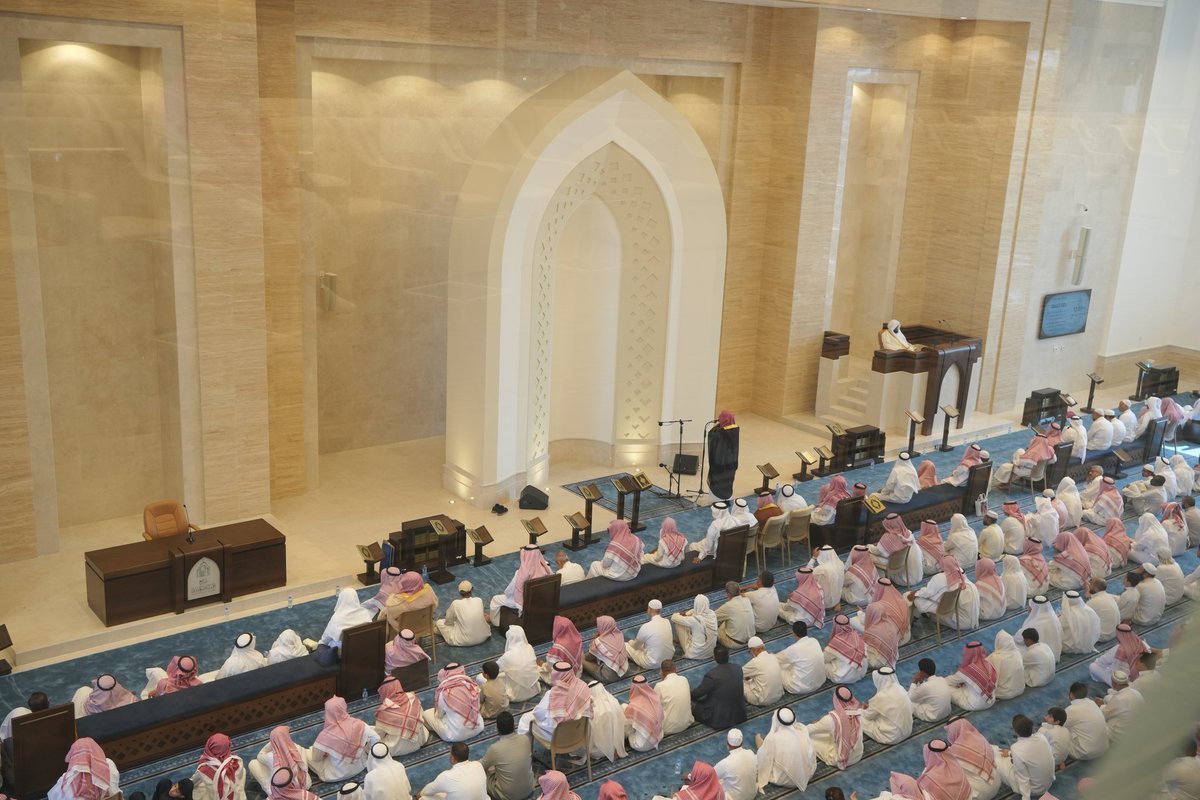 تشرفت ظهر هذا اليوم الجمعة ٣٠جمادى الأولى١٤٤٧هـ بمشاركة والدنا الحبيب الشيخ/ علي ابن ابراهيم المجدوعي -حفظه الله- وأخواني وأحبتي أبنائه الكرام وجمعٍ كبير من أهلنا وأحبتنا في افتتاح /
     (جامع الشيخ علي ابن ابراهيم المجدوعي)
بمكة المكرمة .. وأمّ المصلين في أول جمعة تقام فيه أخي