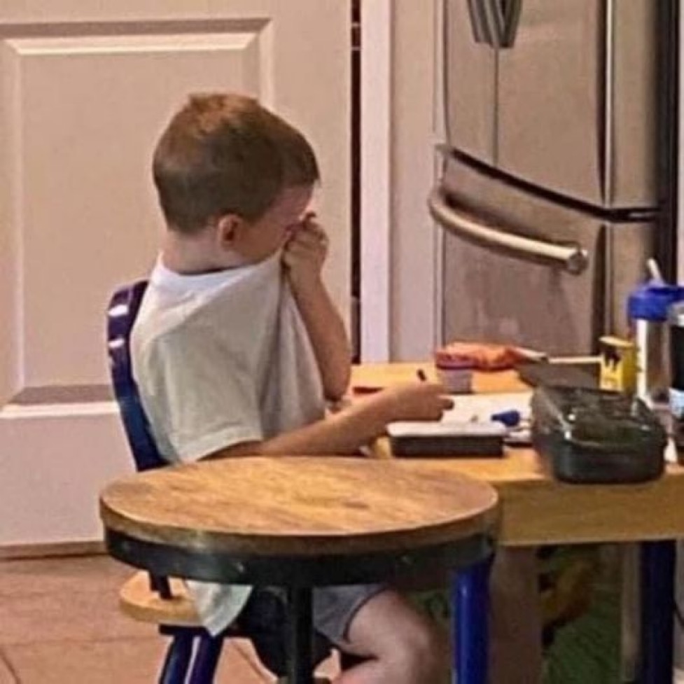 xotasagrada's tweet image. “Uma mente ocupada não pensa em nada nem chora por nada.”

Eu bem ocupado: