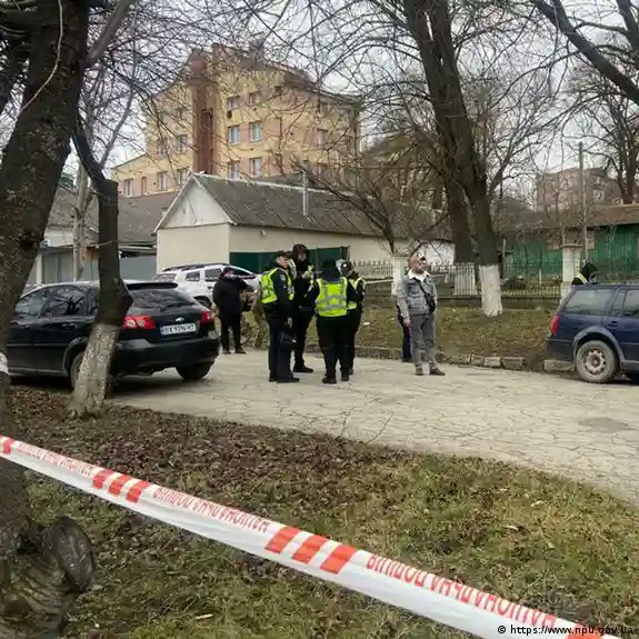 Внаслідок вибуху невідомого предмета на території Пересипського ТЦК загинув цивільний, а військовий зазнав поранень. Встановлюються всі обставини інциденту, а також походження вибухонебезпечного предмета.