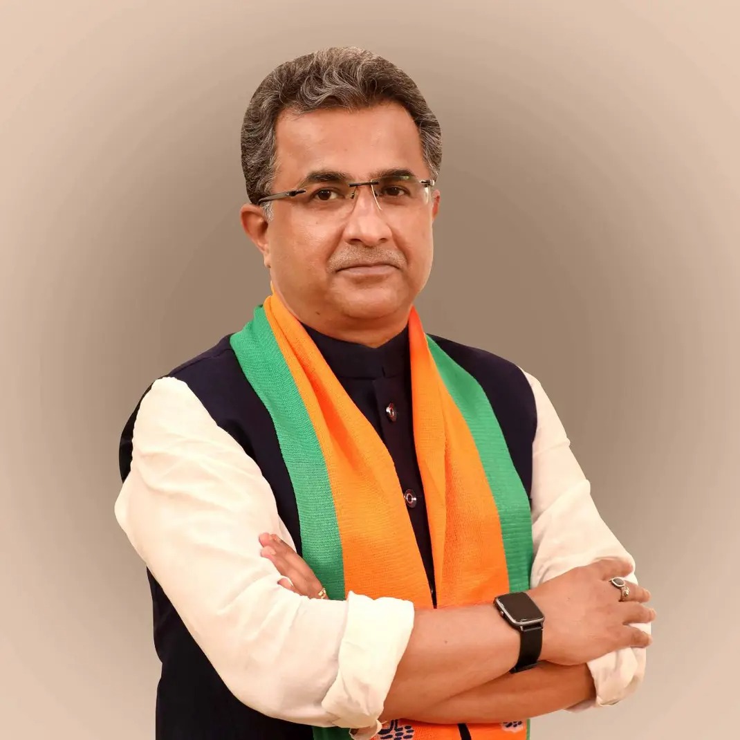 iKumarSaurabh's tweet image. मुझे केवल उद्योग मंत्री और IT मंत्री कौन बनेगा ये देखना था। पूर्व उद्योग मंत्री नीतीश मिश्रा जी का नाम आज लिस्ट में नहीं देखकर निराशा हुई है। 

#बिहार में उद्योग विभाग में पहले शाहनवाज जी और बाद में नीतीश मिश्रा जी ने अच्छा प्रयास किया था। सीमेंट,  इथेनॉल में बिहार में जो काम हुआ…