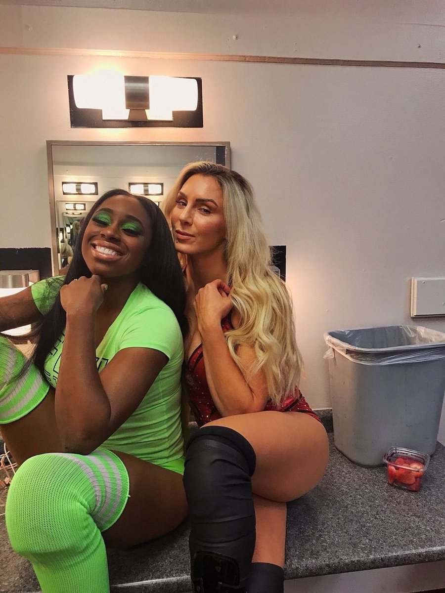 Tashster's tweet photo. and when we win at survivor series @WWEDiamonds #teamsmackdown https://t.co/P6osi6UX4y