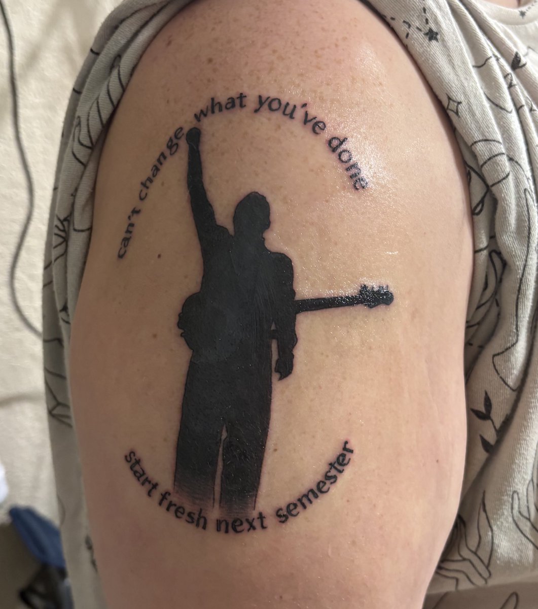 1nn1esbreadbar's tweet photo. not really a selfie, but been one month and one day since breach dallas, i just HAD to get a tattoo from this moment during heathens/next semester❤️❤️

#pilotstwtselfieday #twentyonepilots #tylerjoseph #joshdun @twentyonepilots @tylerrjoseph https://t.co/4p45vkD7bQ