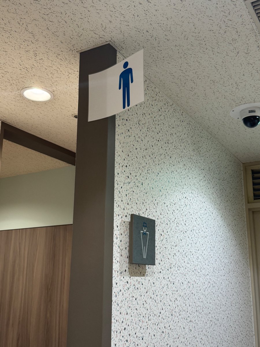 kimo_ota3's tweet image. デザイン敗北トイレ見つけたから見て欲しい