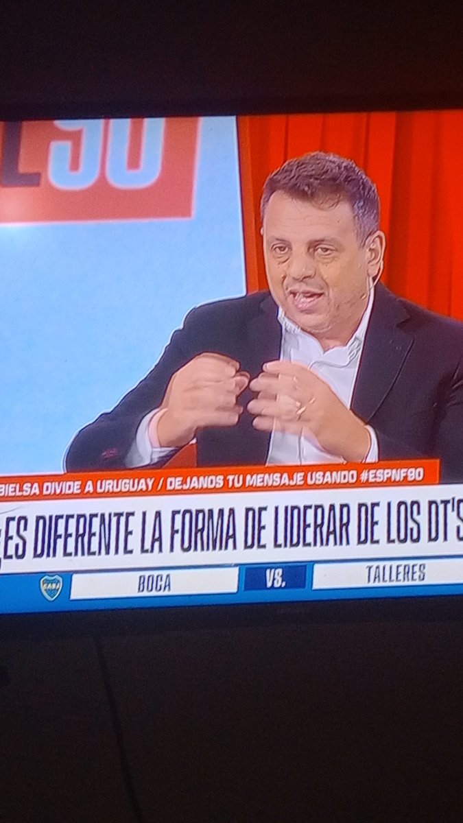 El silencio cómplice de #EspnF90 ante el decadente, bochornoso, vergonzoso momento del fútbol argentino. 
Sepanse participes necesarios de esta mafia que maneja el fútbol argentino <a href="/PolloVignolo/">Sebastián Vignolo</a>