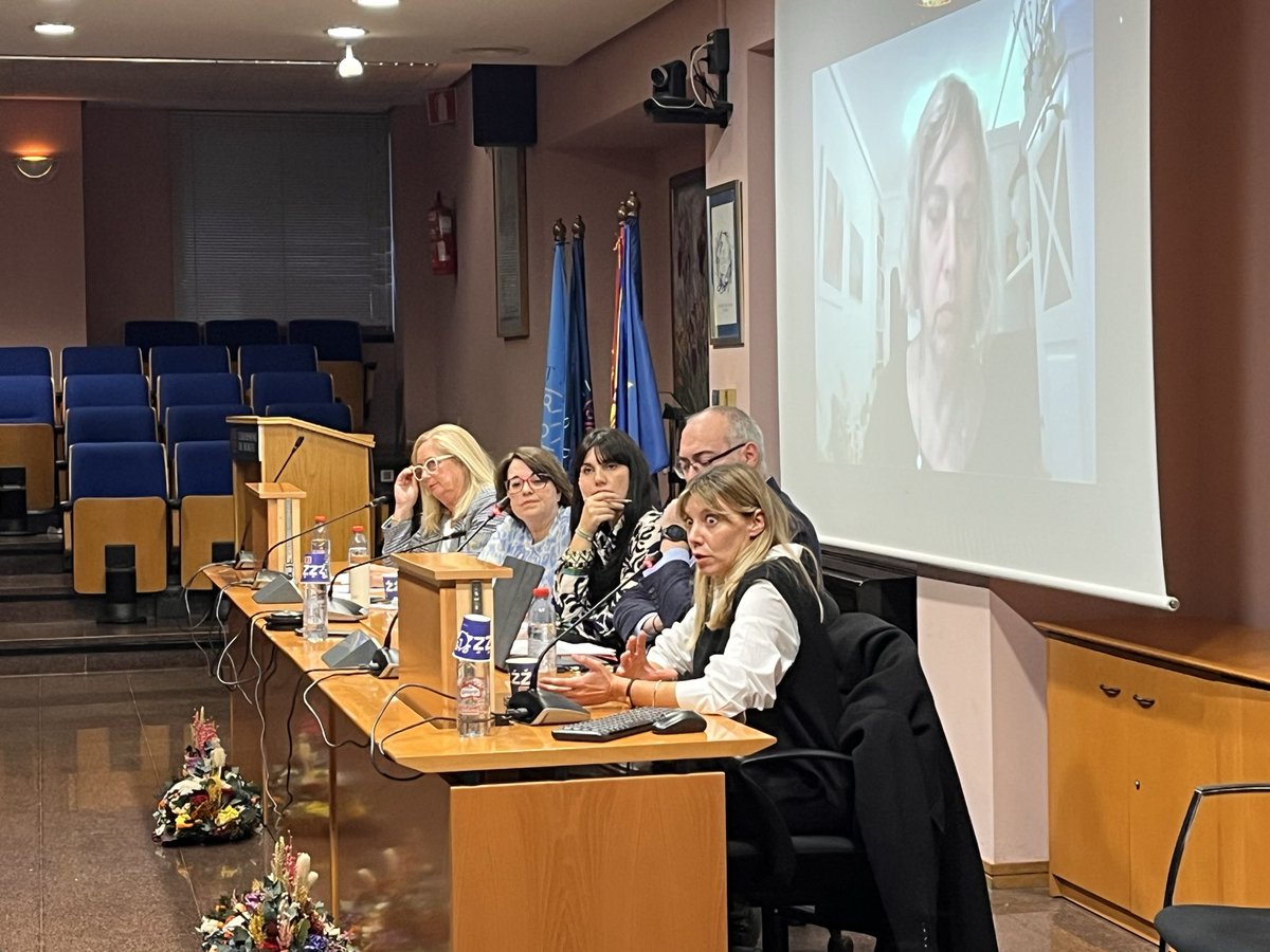 María González tweet media