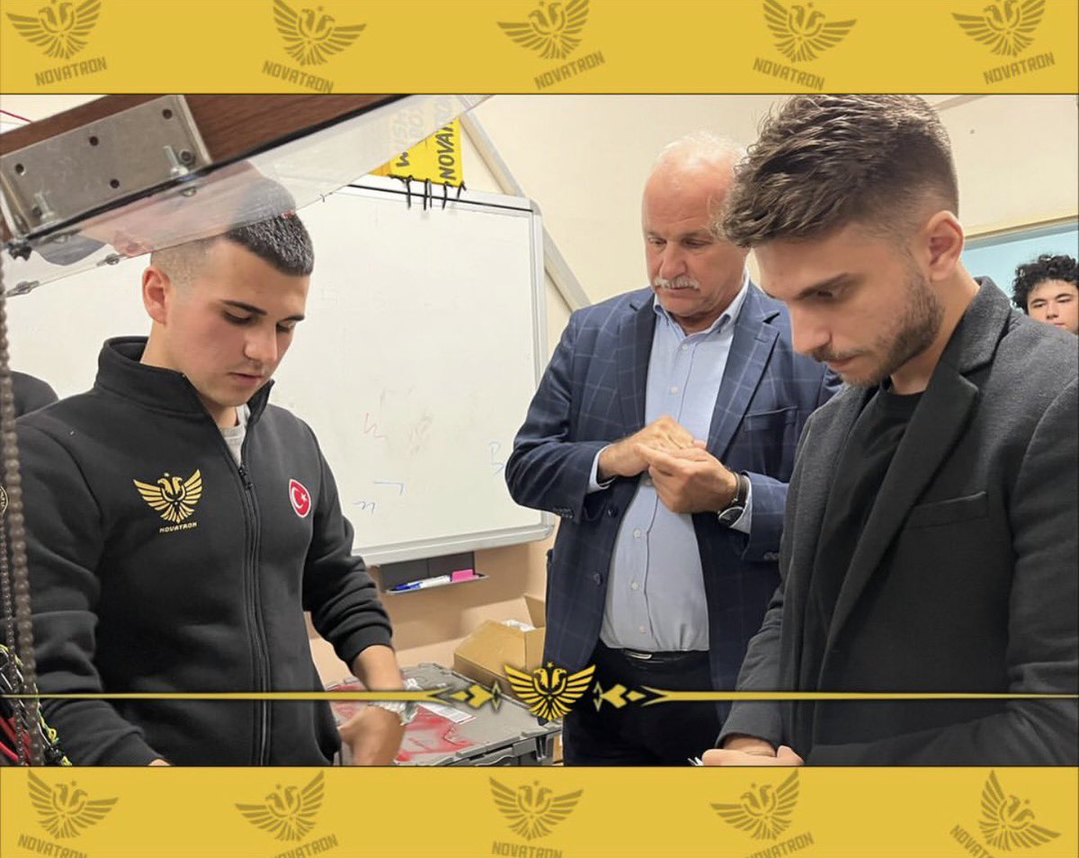 Marmara OSB Yönetim Kurulu Başkanı Sayın Menderes AKAR’ı okulumuzda ağırlayarak yaptığımız çalışmaları, yeni sezon hedeflerimizi ve sosyal sorumluk projelerimizi tanıttık. Bilimi ve teknolojiyi hedef alan okulumuz tüm paydaşlarımızın desteği ile güçleniyor. <a href="/MucahitYentur/">Murat Mücahit Yentür</a>