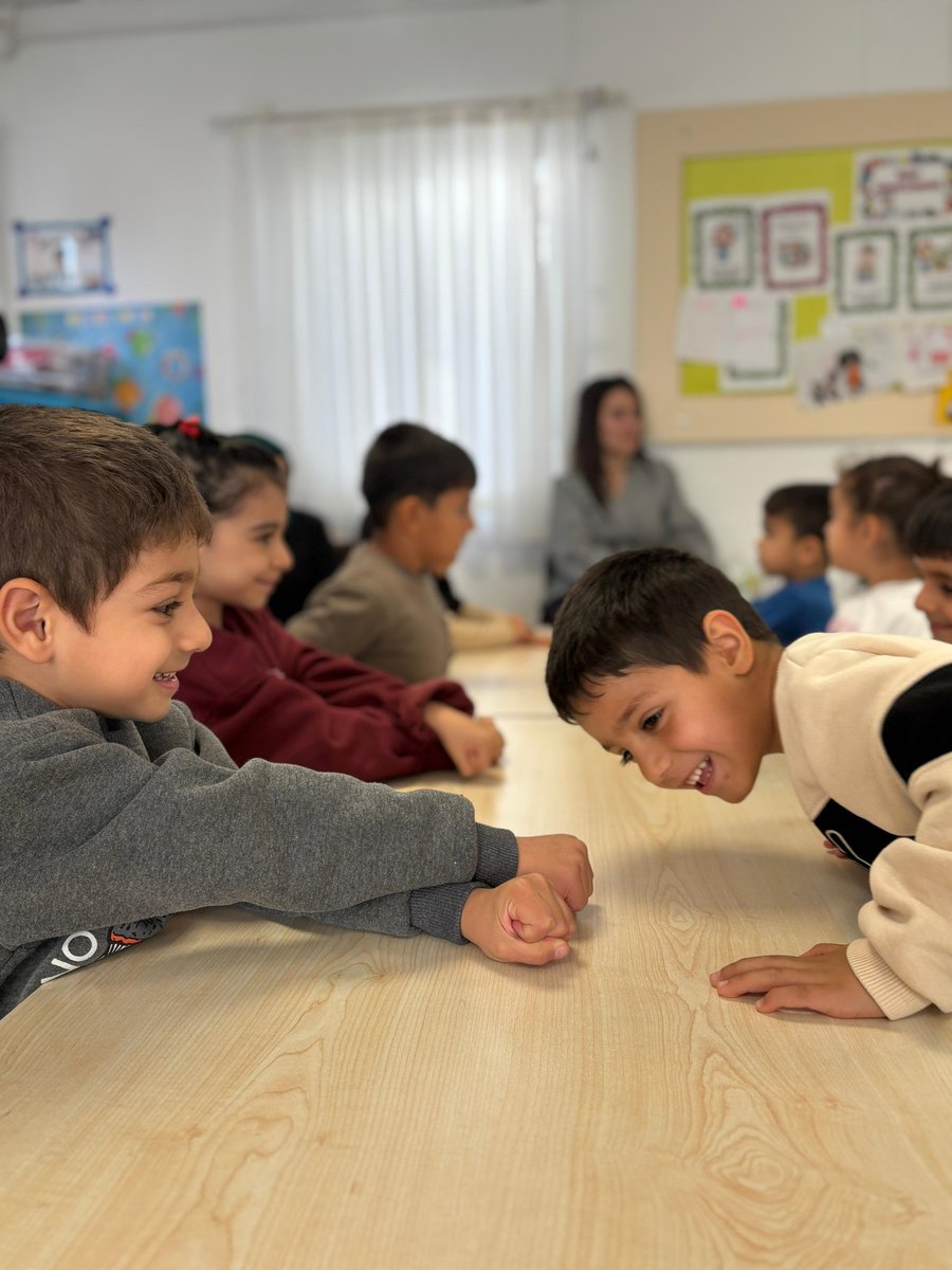 MinikEller21's tweet photo. Ailemle El Ele Mutlu Günlere Projesi.
Abdulkadir İmral Kızılay Anaokulu Öğretmen,Öğrenci ve velileri ile el ele oyunlar oynandı. https://t.co/SFWEmj2QMO