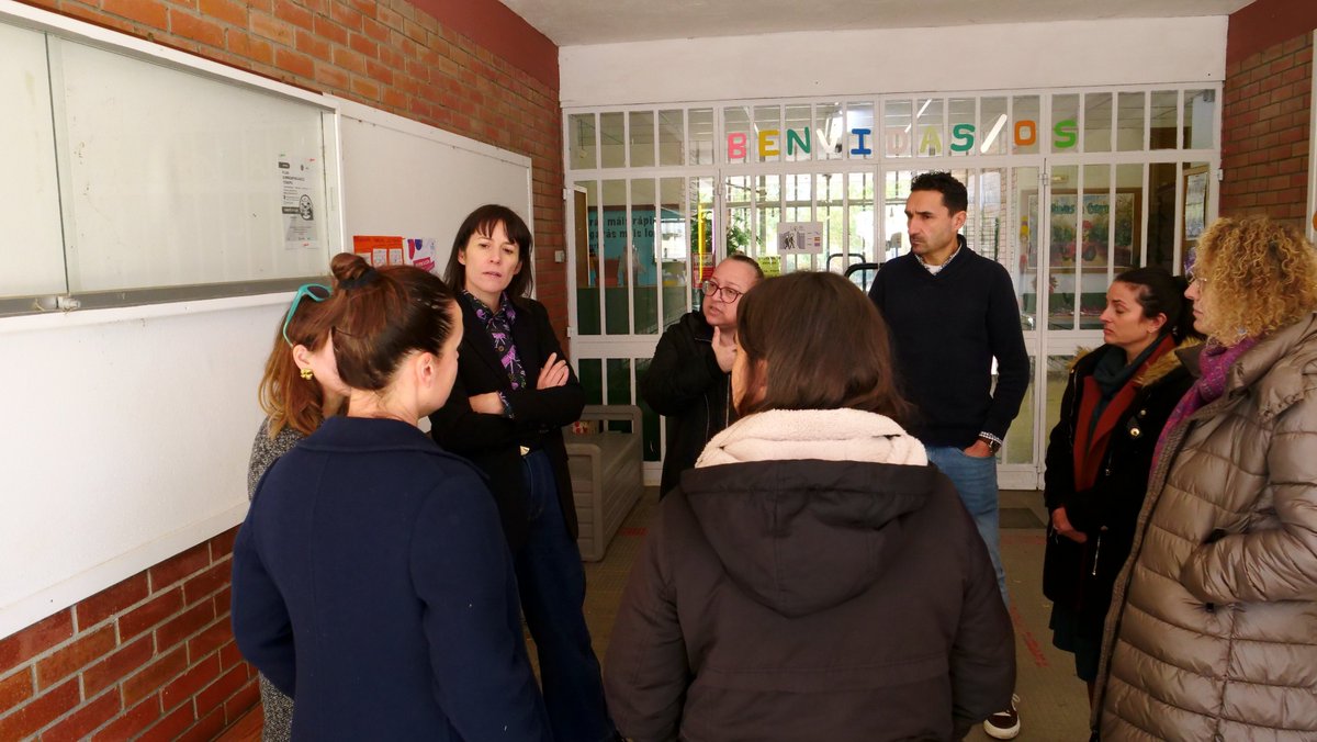 Cxs compañeirxs de Salvaterra, coñecendo de primeira man o potencial do tecido económico do concello. 

Tamén tiven a oportunidade de reunirme coa comunidade educativa para tratar as necesidades dos centros de ensino porque unha educación pública de calidade é sinónimo de futuro.