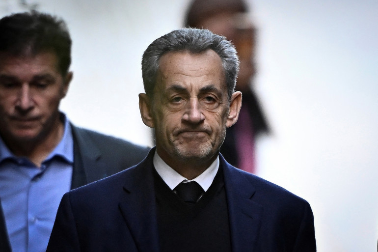« Le journal d’un prisonnier », <a href="/NicolasSarkozy/">Nicolas Sarkozy</a>  Sarkozy annonce la sortie de son livre 

matinlibre.tg/le-journal-dun… 

<a href="/EditionsFayard/">Fayard</a>  #sarkozy #NicolasSarkozy #Prison