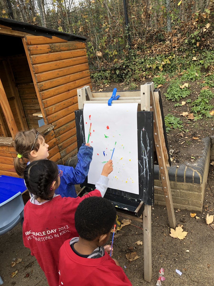 ststephenscps's tweet image. For Art week, #Reception talked about what expressionism meant, looked at primary/secondary colours and used the colour monsters to help us learn about how colours are used to express emotion. They also learnt about Jackson Pollock and created some art work in his style.