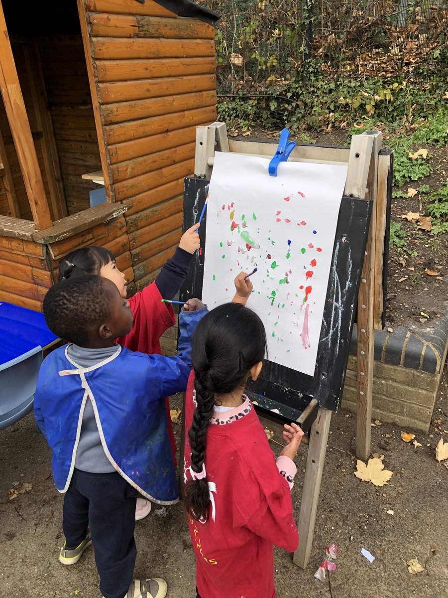 ststephenscps's tweet image. For Art week, #Reception talked about what expressionism meant, looked at primary/secondary colours and used the colour monsters to help us learn about how colours are used to express emotion. They also learnt about Jackson Pollock and created some art work in his style.