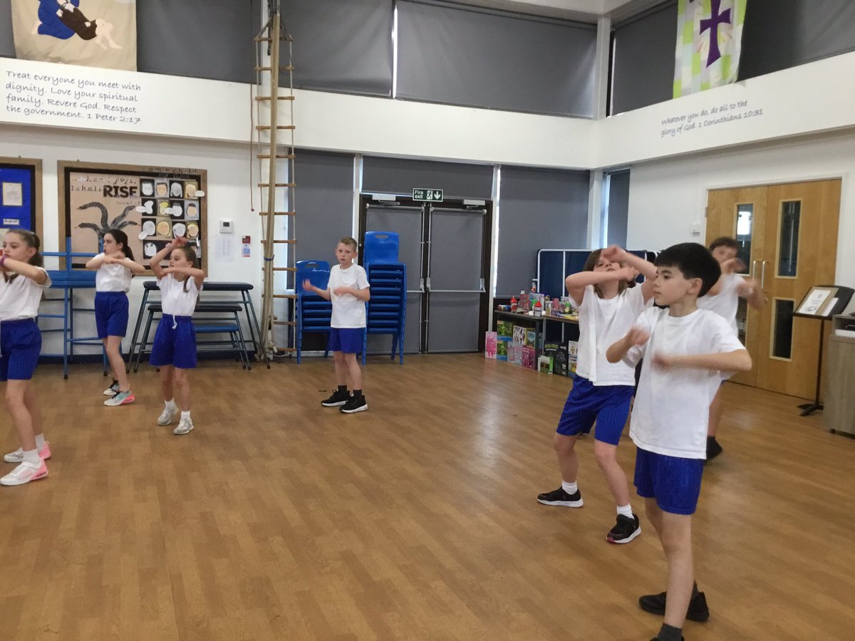 Another super dance lesson for year 4, this time learning a dance from the 70’s.