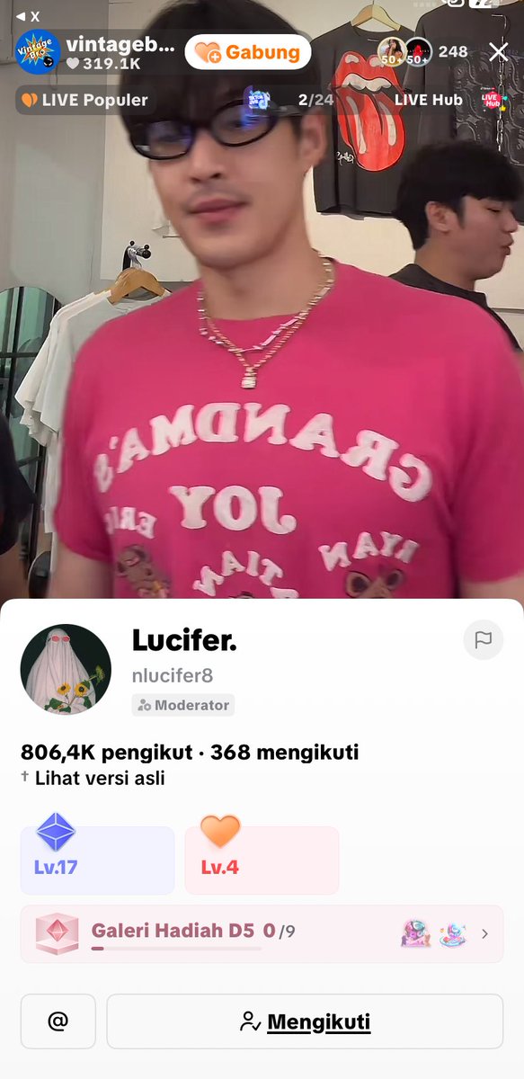 KratingMeenicha's tweet image. SEINGAT GUE TADI LU UDAH OUT DEH KOK MUNCUL LAGI DAN JADI TOP GIFTER LAGI SIH ? 
Istirahattt cha, ntar pulang lanjut cuddle sama abanggg