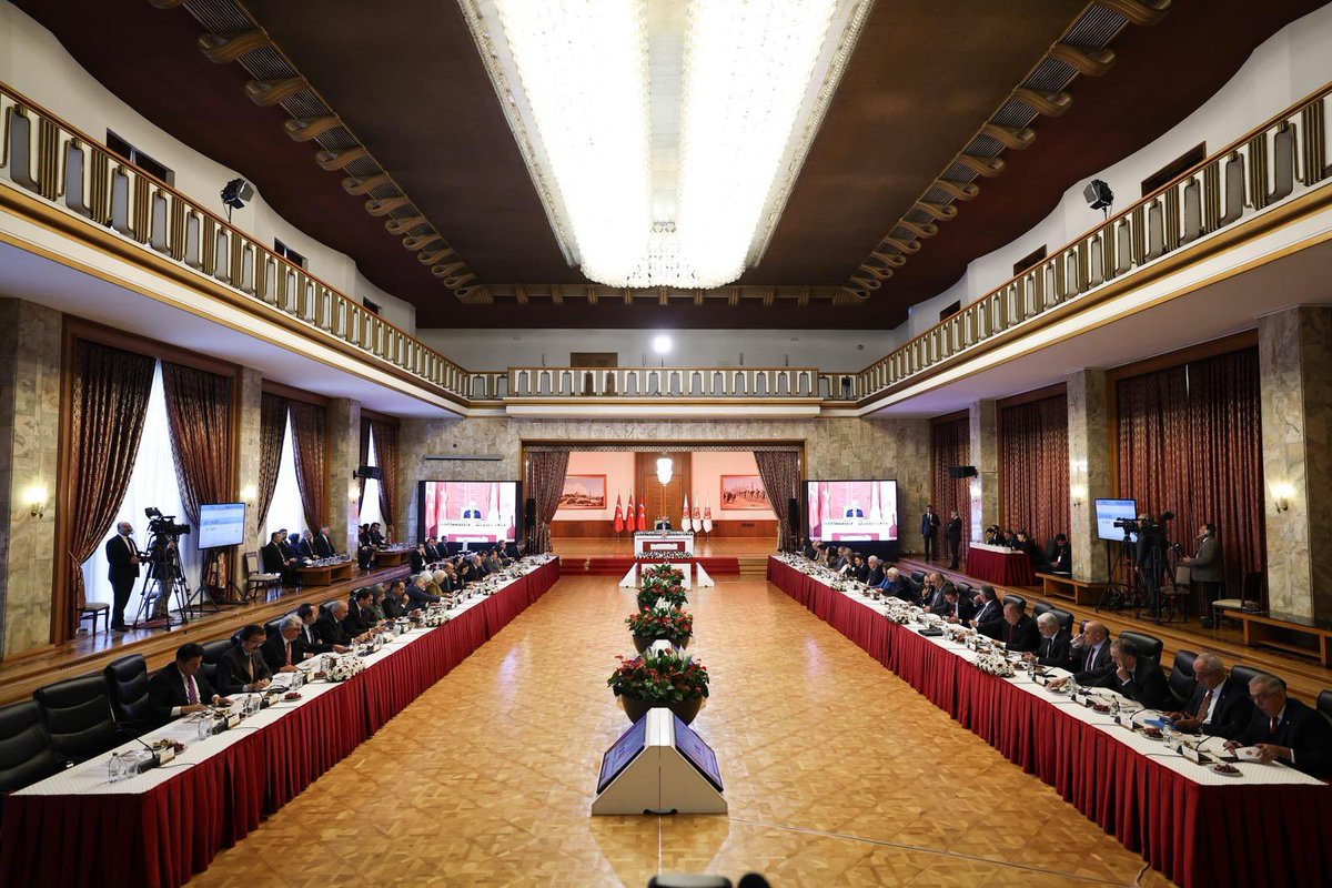 CYAZMAC's tweet image. 📍Millî Dayanışma, Kardeşlik ve Demokrasi Komisyonu

TBMM Başkanımız Sayın Numan Kurtulmuş’un başkanlığında 18&apos;inci toplantımızı gerçekleştirdik. Aldığımız kararların ülkemize, milletimize hayırlı olmasını diliyorum. 

Terörsüz Türkiye sürecini; geleceğimize bırakacağımız en…