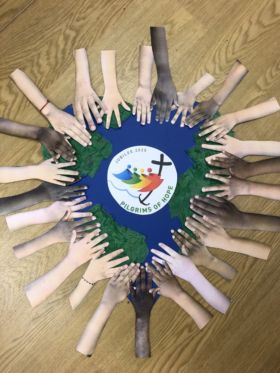ststephenscps's tweet image. #Reception have reflected on the Jubilee Year of Hope, which ended today. They explored what it means to be a pilgrim of hope, how to become one, and how to live with hope. They created a whole class art piece which represents this.