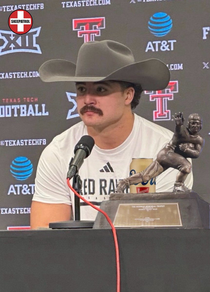 _str8_cash's tweet image. It’s not even close. Stop the damn qb beauty pageant and recognize one of the all time greatest seasons in the history of college football.
#jrod4heisman #ElJeisman