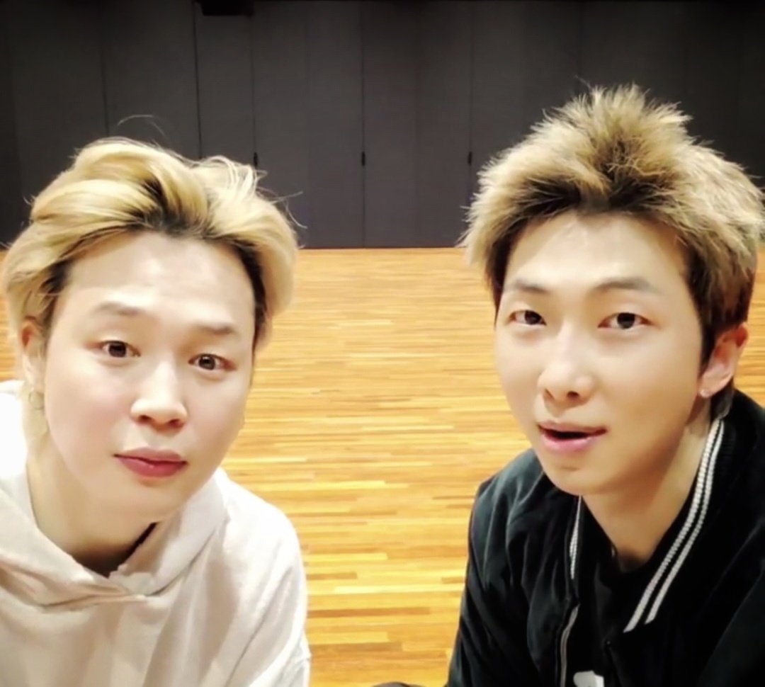 Jenniee11696's tweet photo. both of them are so ugly. 😭 https://t.co/sjDhjLc49f