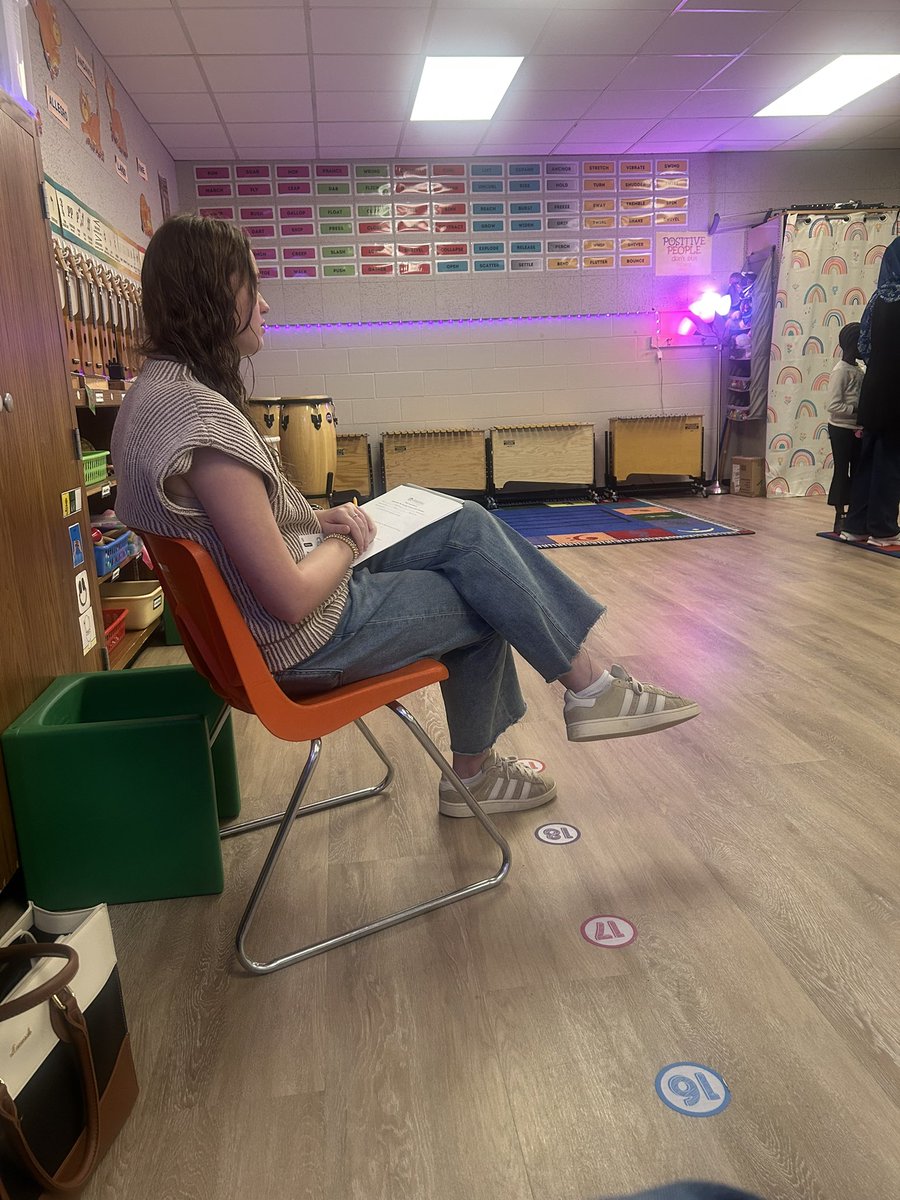 stephanierae426's tweet image. When your child comes home for break you take her to the school she attended to get her observation hours for her education class. So proud she is following in her mom’s footsteps.  #futureeducator #futurechoirdirector #risddreambig  @JessHarbenElem