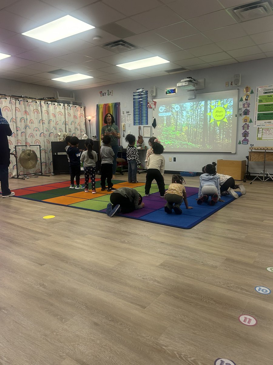 stephanierae426's tweet image. When your child comes home for break you take her to the school she attended to get her observation hours for her education class. So proud she is following in her mom’s footsteps.  #futureeducator #futurechoirdirector #risddreambig  @JessHarbenElem