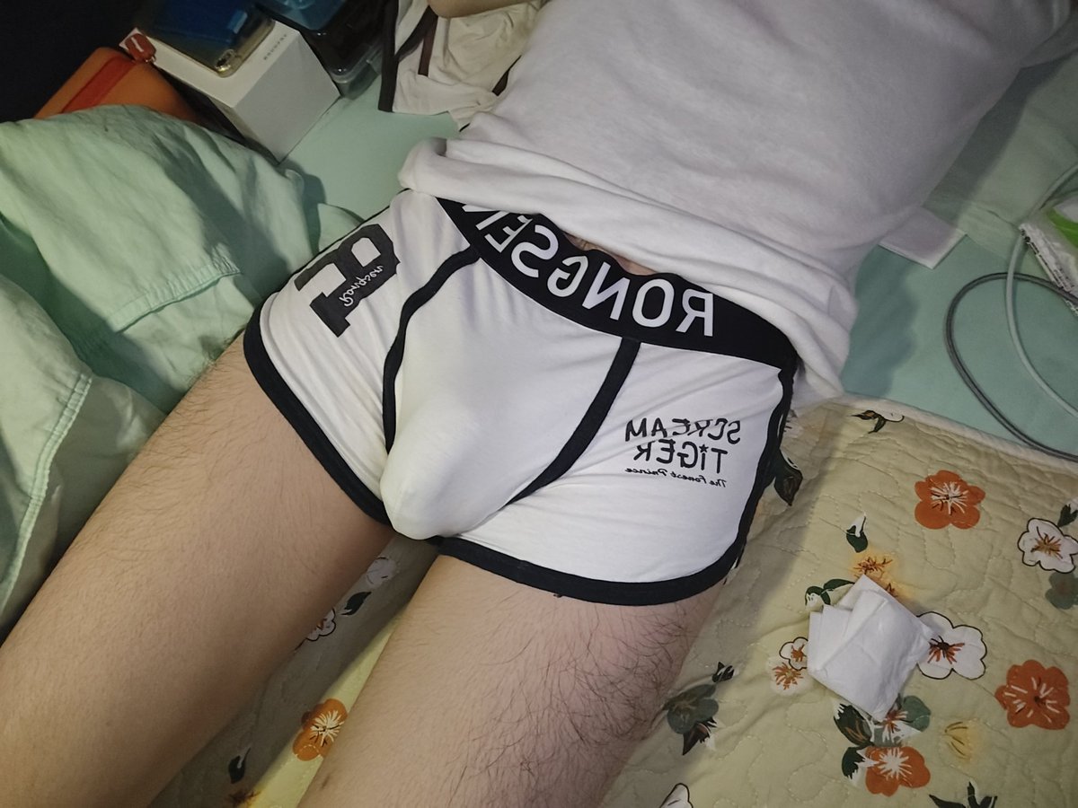 CEOX19013's tweet photo. 当我看到那些人小屌大刚进入青春期的男孩们疲软状态下修长的大屌时我发现我那根废物小屌在他们面前是如此羞耻，即使勃起可能也没他们的大吧，不如阉了切了算了！😅😅😅 https://t.co/X64uhxj4W6