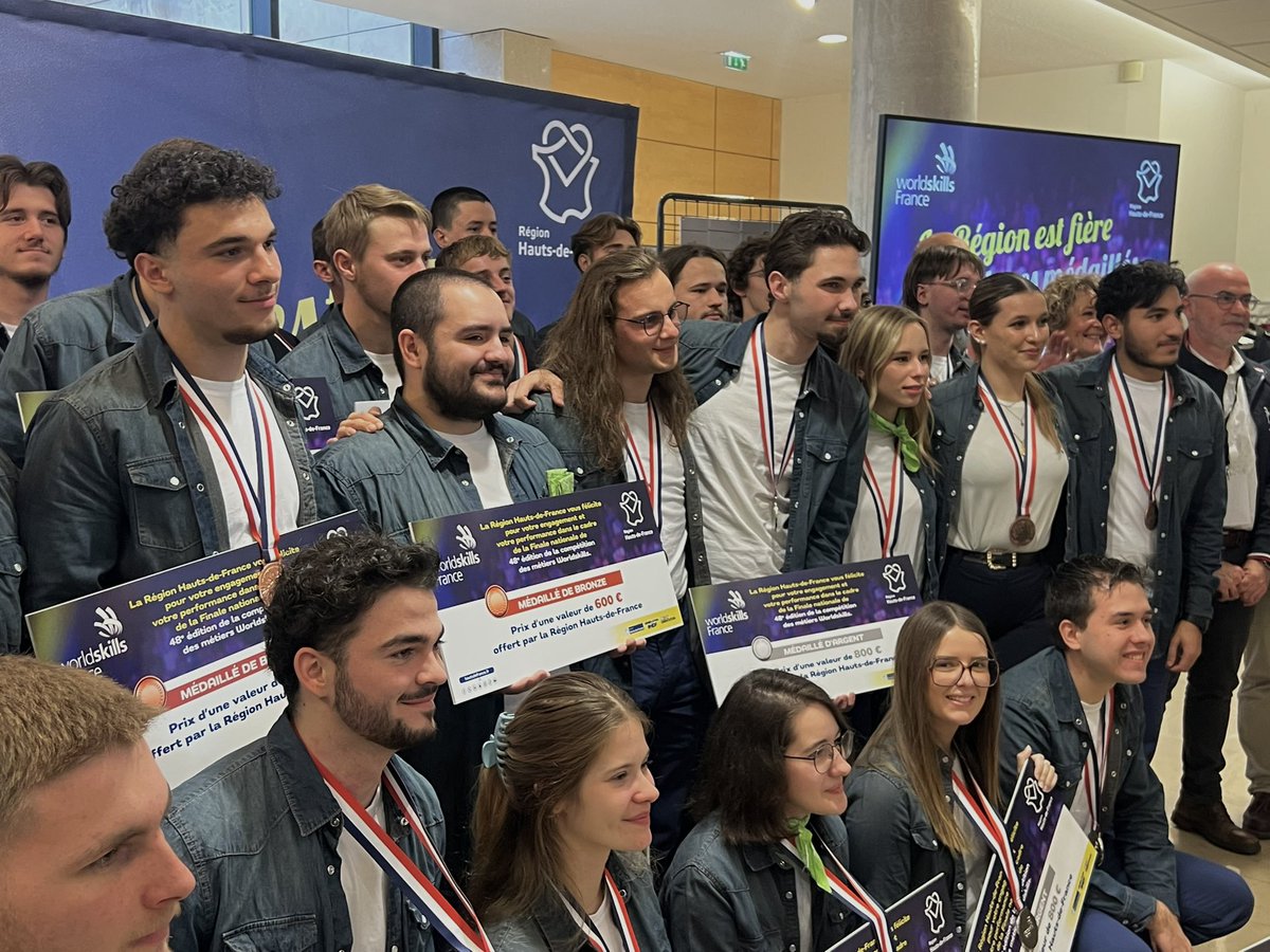 Claire_Joly_80's tweet image. ✨ Les Hauts-de-France brillent aux #WorldSkills : 60 jeunes, 41 médaillés !
Fière de voir la Mode &amp;amp; Créations si bien représentée 👗💙
Bravo à Eliot 🥉, Axelle 🥈 et Océane 🥇 pour leurs performances et leur talent 🙏👏🇫🇷
Nos jeunes sont l’avenir de nos savoir-faire ! #HDF