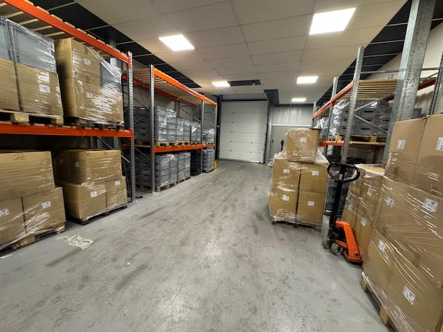 DBKProperty's tweet photo. Deal Done!!  3,760 sq.ft. Light #industrial unit #Let on the popular Corinium Business Centre in #Amersham https://t.co/rmRvwvQELM