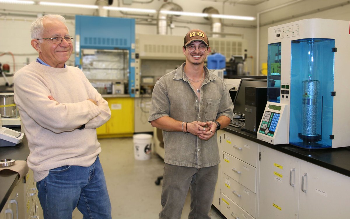 westernuEng's tweet photo. Western researchers Franco Berruti, Stephanos Horvers and Javier Ordoñez founded ITER Technologies to turn agricultural waste into engineered biochar that enriches soil, filters contaminants and locks away carbon for centuries.
https://t.co/4KP5U2tdKk https://t.co/aIMAsmXbzV