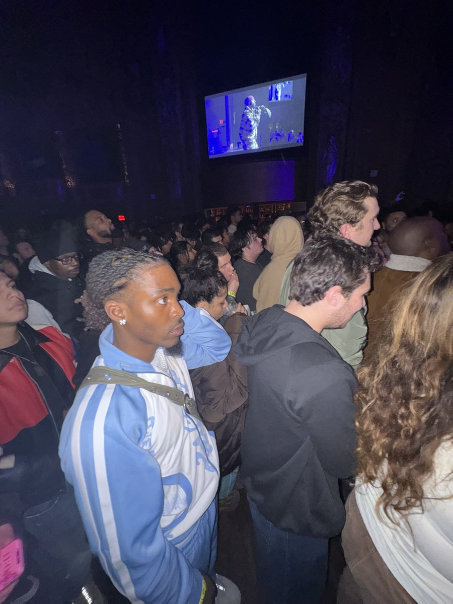 Cardolv_'s tweet photo. Joey badass concert 🌟🧊 https://t.co/BHCgRKbGsy