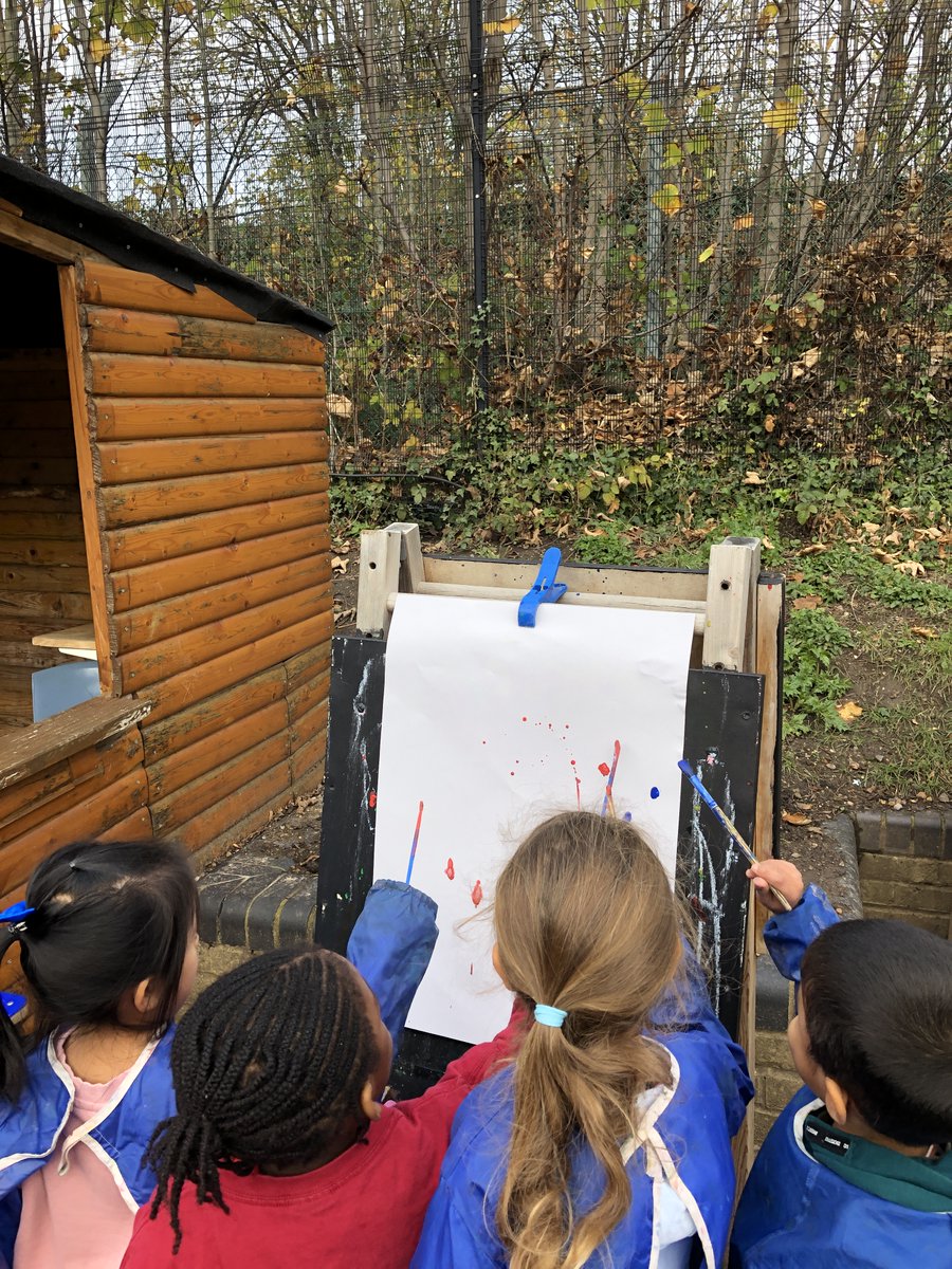 ststephenscps's tweet image. For Art week, #Reception talked about what expressionism meant, looked at primary/secondary colours and used the colour monsters to help us learn about how colours are used to express emotion. They also learnt about Jackson Pollock and created some art work in his style.