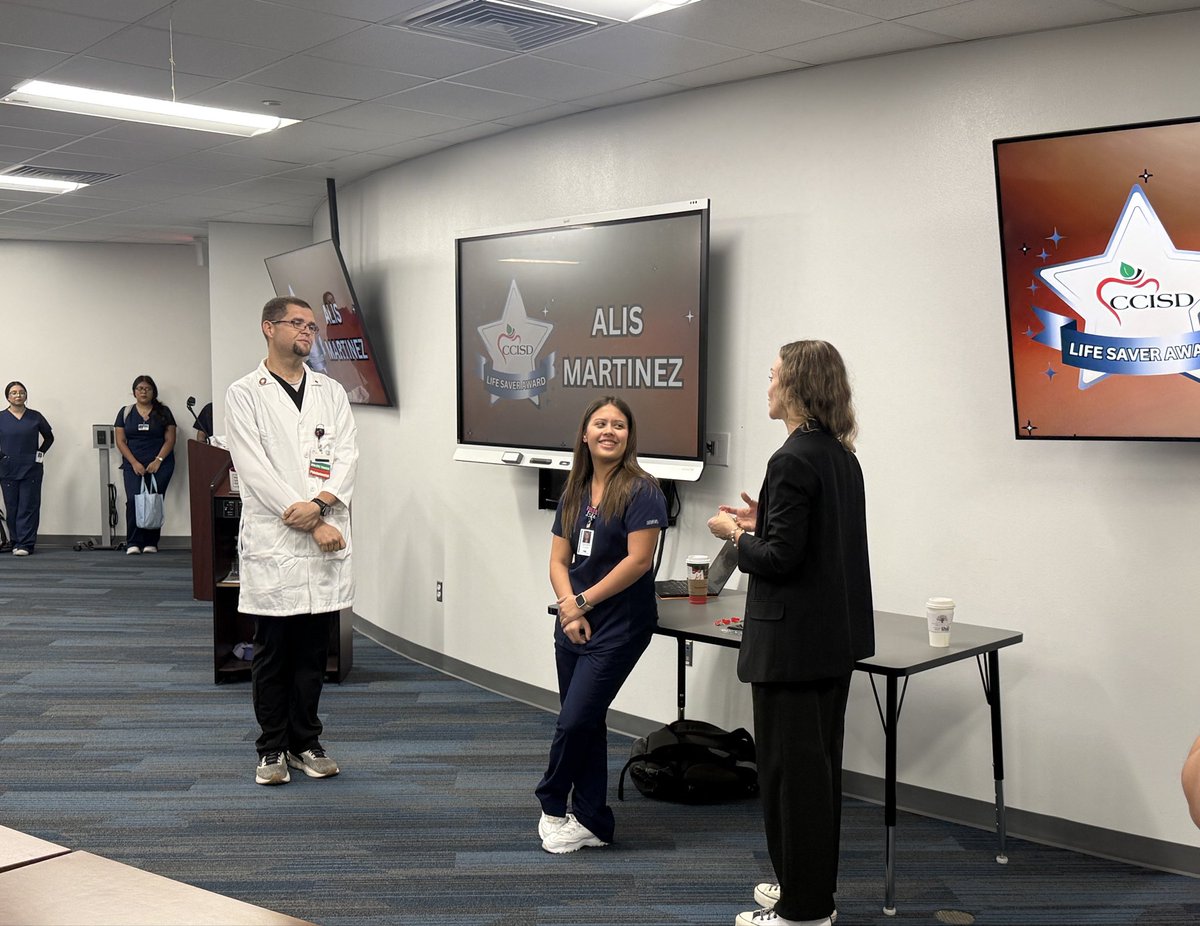 CTECCISD's tweet image. Carroll HS’s Health Science student, Alis Martinez, receiving a Life Saver Award! Put skills learned to work by helping a young child in need! She helped save a life! A big congrats to the Senior Health Science students who helped teach &amp;amp; train her this school year! Go Tigers!