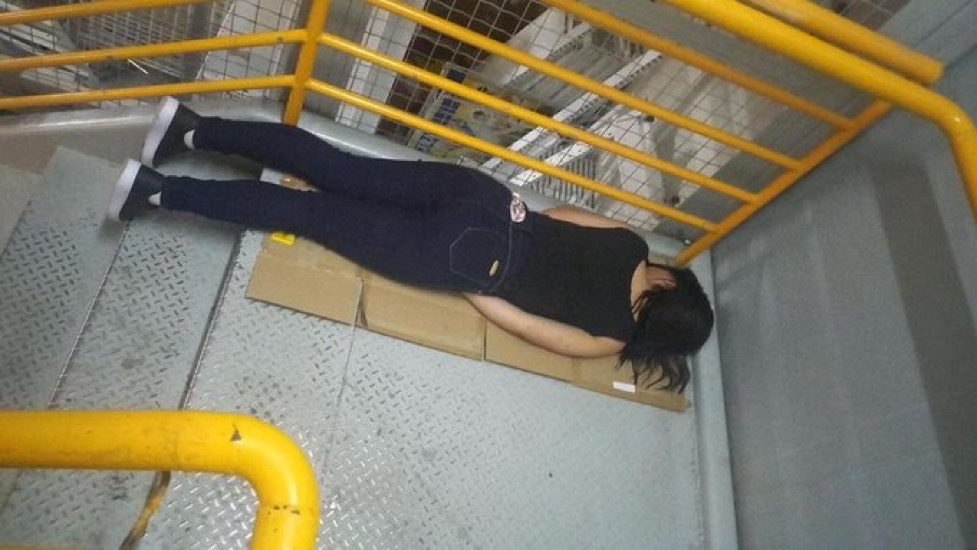 xotasagrada's tweet image. &quot;Ain não consigo dormir em qualquer lugar&quot;

eu na empresa: