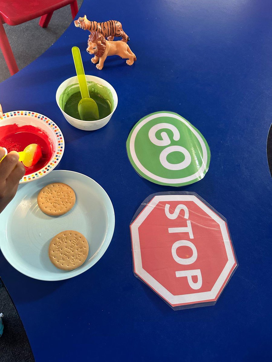 StAlbansRCSch's tweet image. Today The Hive finished road safety week, by making stop and go coloured biscuits. #RoadSafety #Stop #Go #GreenCrossCode