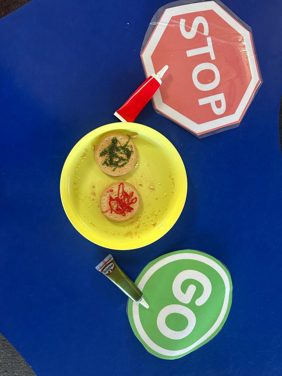 StAlbansRCSch's tweet image. Today The Hive finished road safety week, by making stop and go coloured biscuits. #RoadSafety #Stop #Go #GreenCrossCode