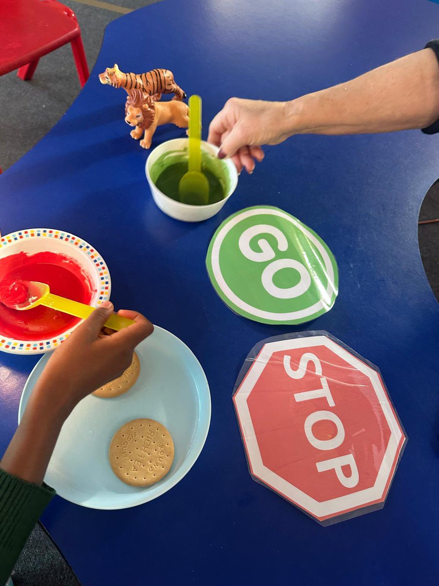 StAlbansRCSch's tweet image. Today The Hive finished road safety week, by making stop and go coloured biscuits. #RoadSafety #Stop #Go #GreenCrossCode