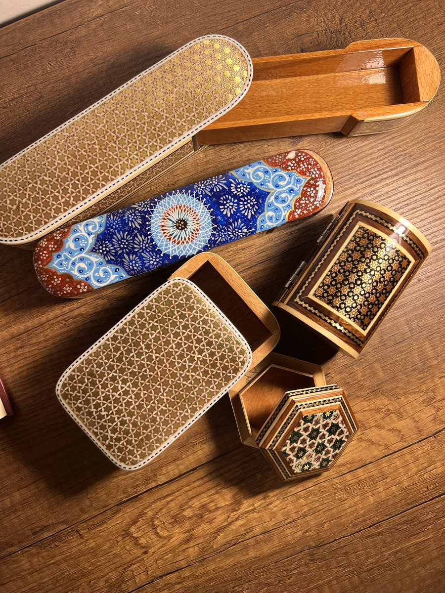 MashraqCrafts's tweet photo. Çekiliş duyurusu 🎉

Ekranda gördüğünüz 5 hatem sanatı parçasını,
5 farklı kişiye hediye ediyoruz! 🎁

Katılmak için:
1️⃣ Gönderiyi beğen 💫
2️⃣ Yorumlara bir arkadaşını etiketle 👇
3️⃣ Sayfamızı takip etmeyi unutma 💛

🗓️Çekiliş sonucu: 1 Aralık https://t.co/vu5gEhYO7j
