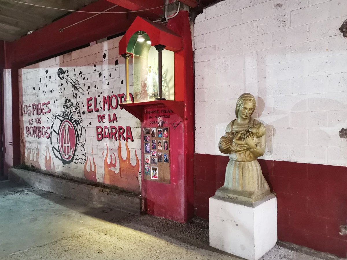 Waar we het in Nederland over de top drie hebben, wordt in Argentinië gesproken over de 'Cinco Grandes': Boca Juniors, River Plate, Racing Club, Independiente en San Lorenzo. Voor zijn nieuwe (foto)boek 'D10S - Voetbal in het land van Maradona' bezocht <a href="/doingthe116/">Joris van de Wier</a> deze vijf