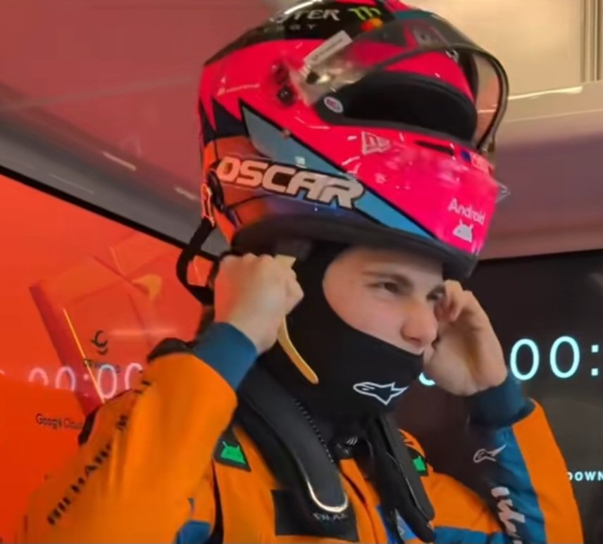 piastrimaxxer's tweet image. newborn kitten that just opened its eyes for the fist time