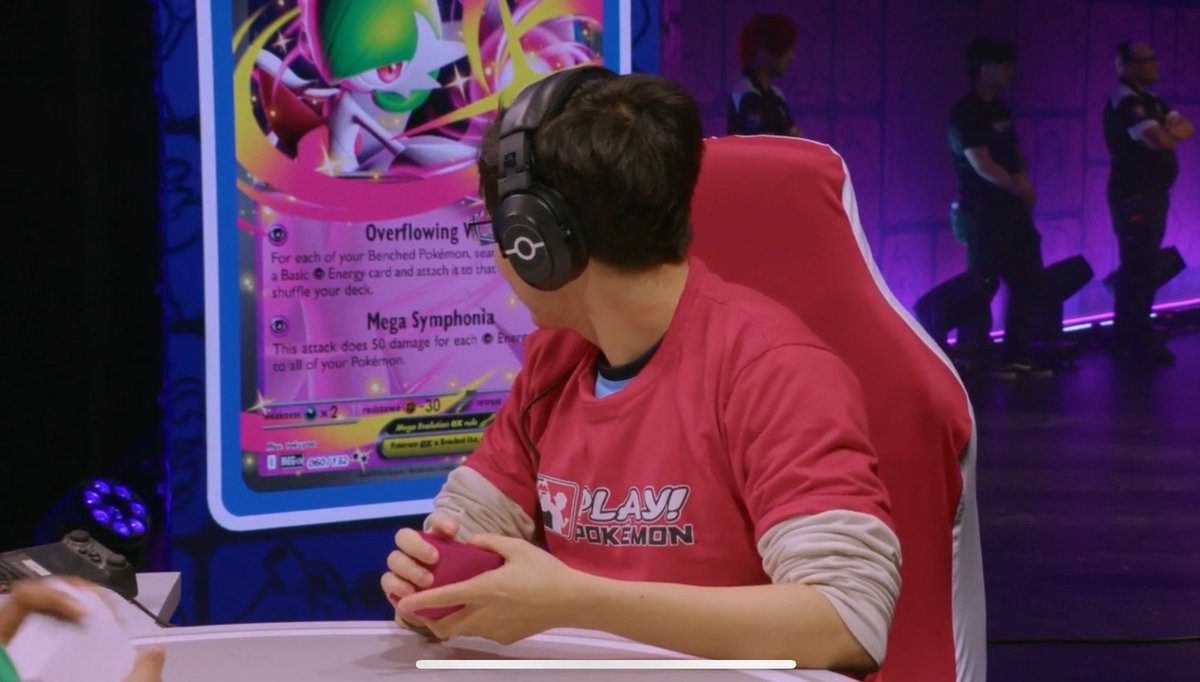 SupahGassy's tweet image. "Its right behind me isnt it?"