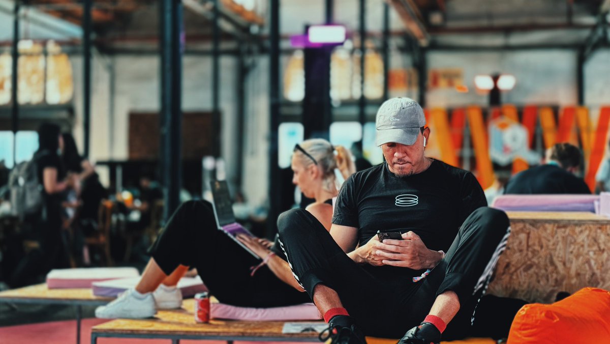 usedecentral's tweet image. Starting another day at Devconnect @EFDevcon.