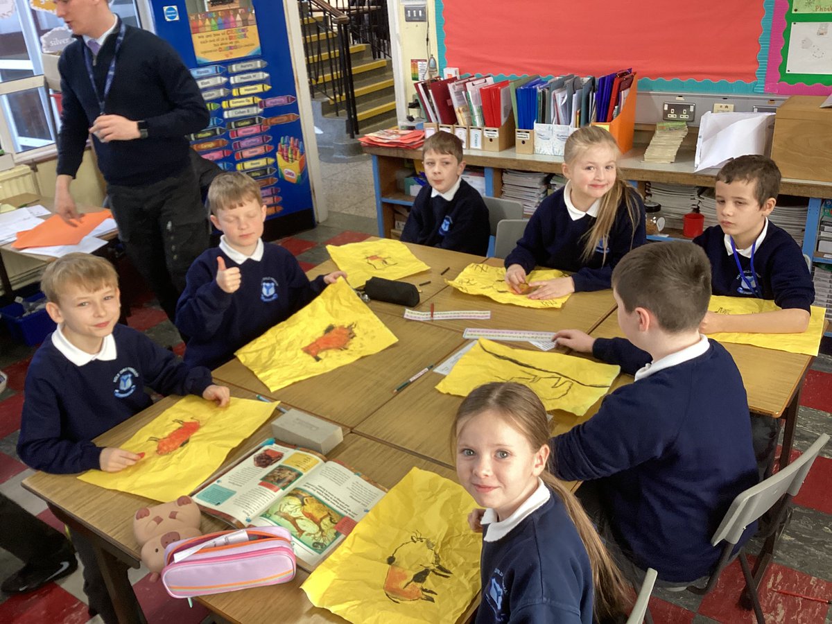 HolyChildPSBel's tweet image. P5A loved creating Stone Age cave sketches using charcoal and soft pastels with their PGCE student teacher Mr Guinness. 

#SharingCaringLearning #art #youngartists