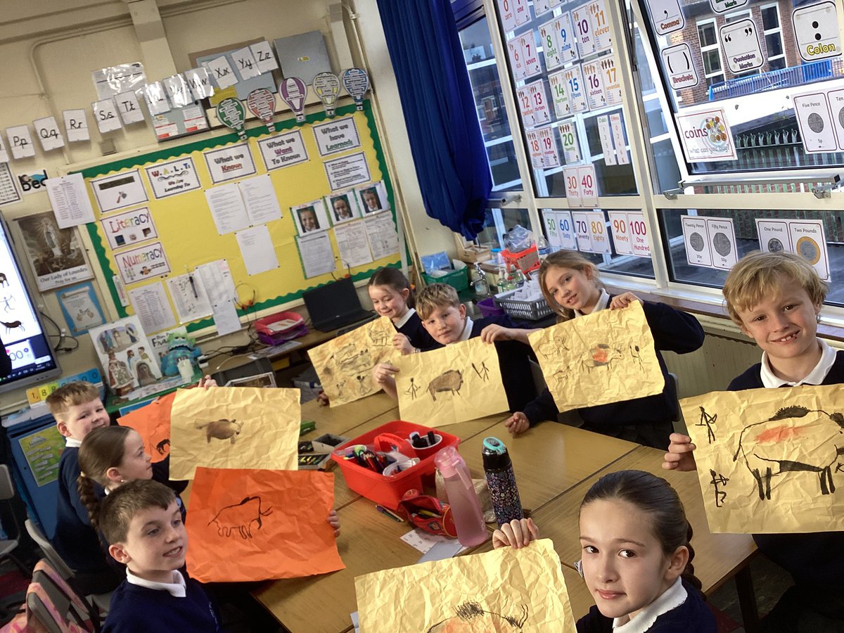 HolyChildPSBel's tweet image. P5A loved creating Stone Age cave sketches using charcoal and soft pastels with their PGCE student teacher Mr Guinness. 

#SharingCaringLearning #art #youngartists