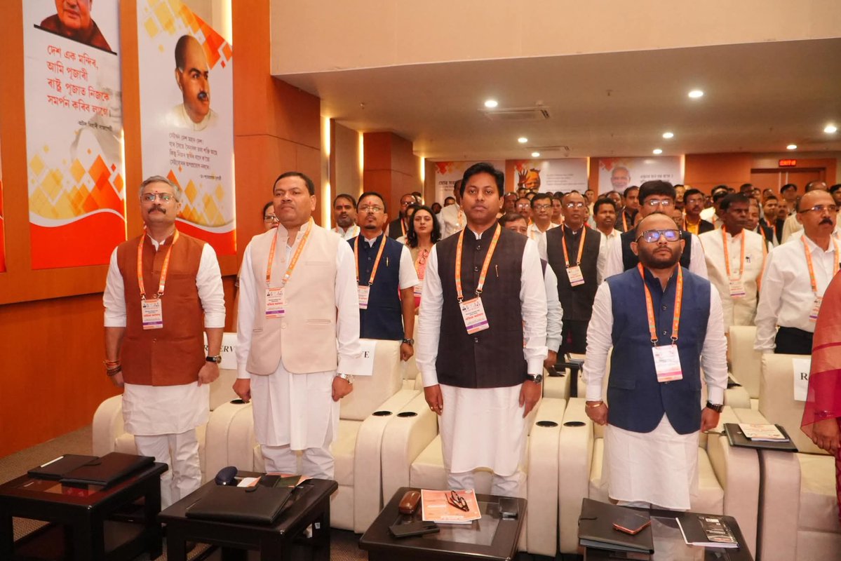 pallablochandas's tweet image. Today, I participated in a significant organizational meeting at the @BJP4Assam HQs involving the newly appointed Convenors and Assembly In-charges (Vidhan Sabha Prabharis).
​Detailed discussions were held regarding strengthening the party&apos;s organizational foundation at the…