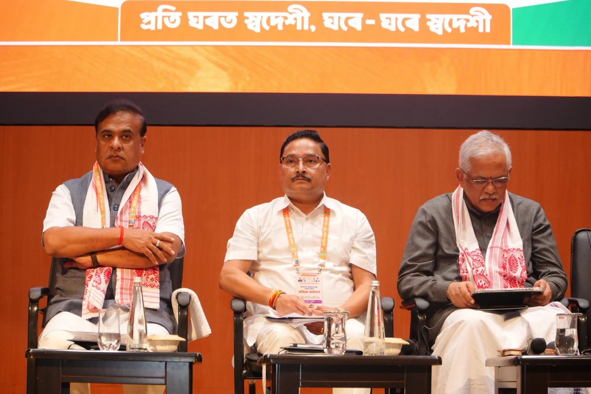 pallablochandas's tweet image. Today, I participated in a significant organizational meeting at the @BJP4Assam HQs involving the newly appointed Convenors and Assembly In-charges (Vidhan Sabha Prabharis).
​Detailed discussions were held regarding strengthening the party&apos;s organizational foundation at the…