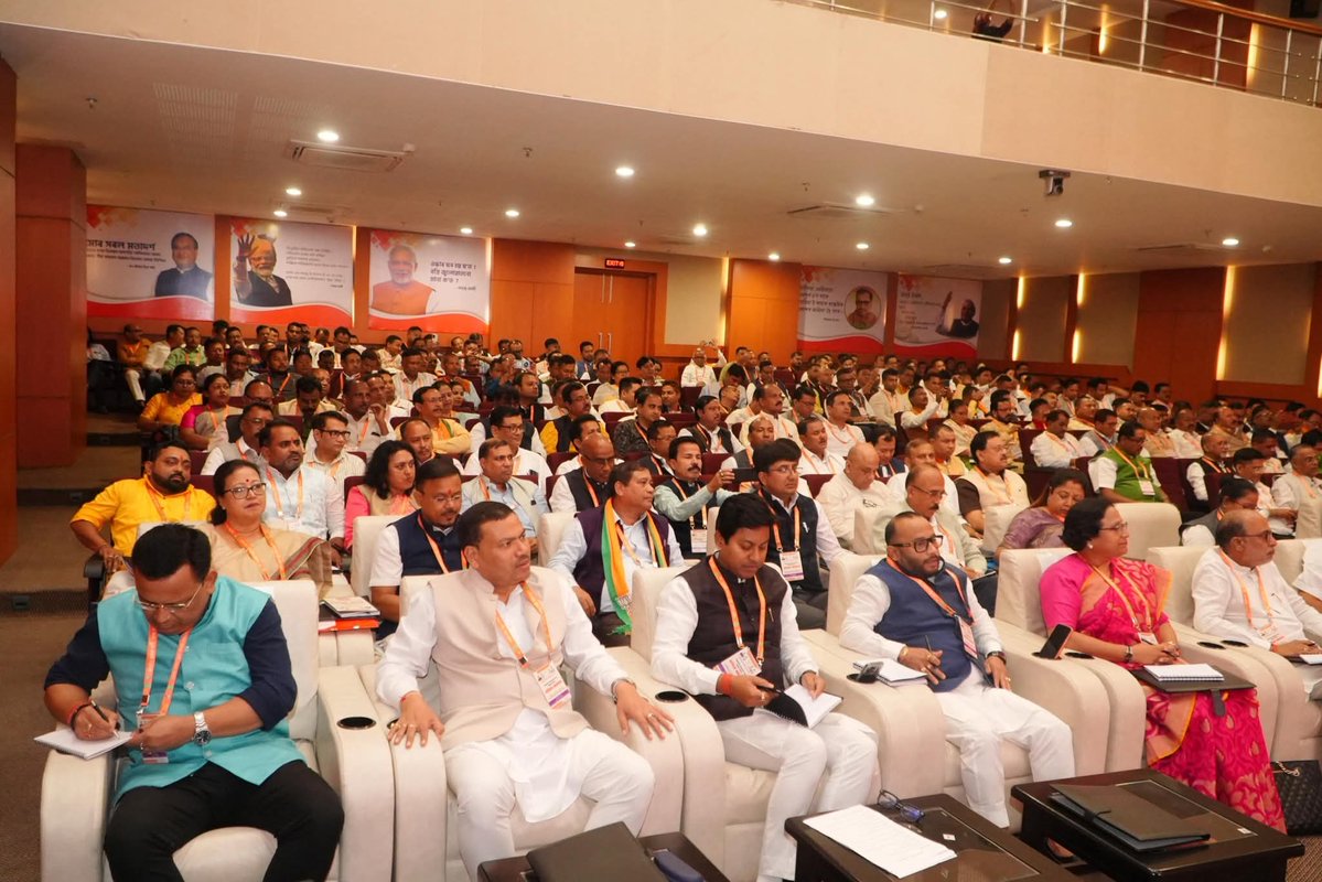 pallablochandas's tweet image. Today, I participated in a significant organizational meeting at the @BJP4Assam HQs involving the newly appointed Convenors and Assembly In-charges (Vidhan Sabha Prabharis).
​Detailed discussions were held regarding strengthening the party&apos;s organizational foundation at the…